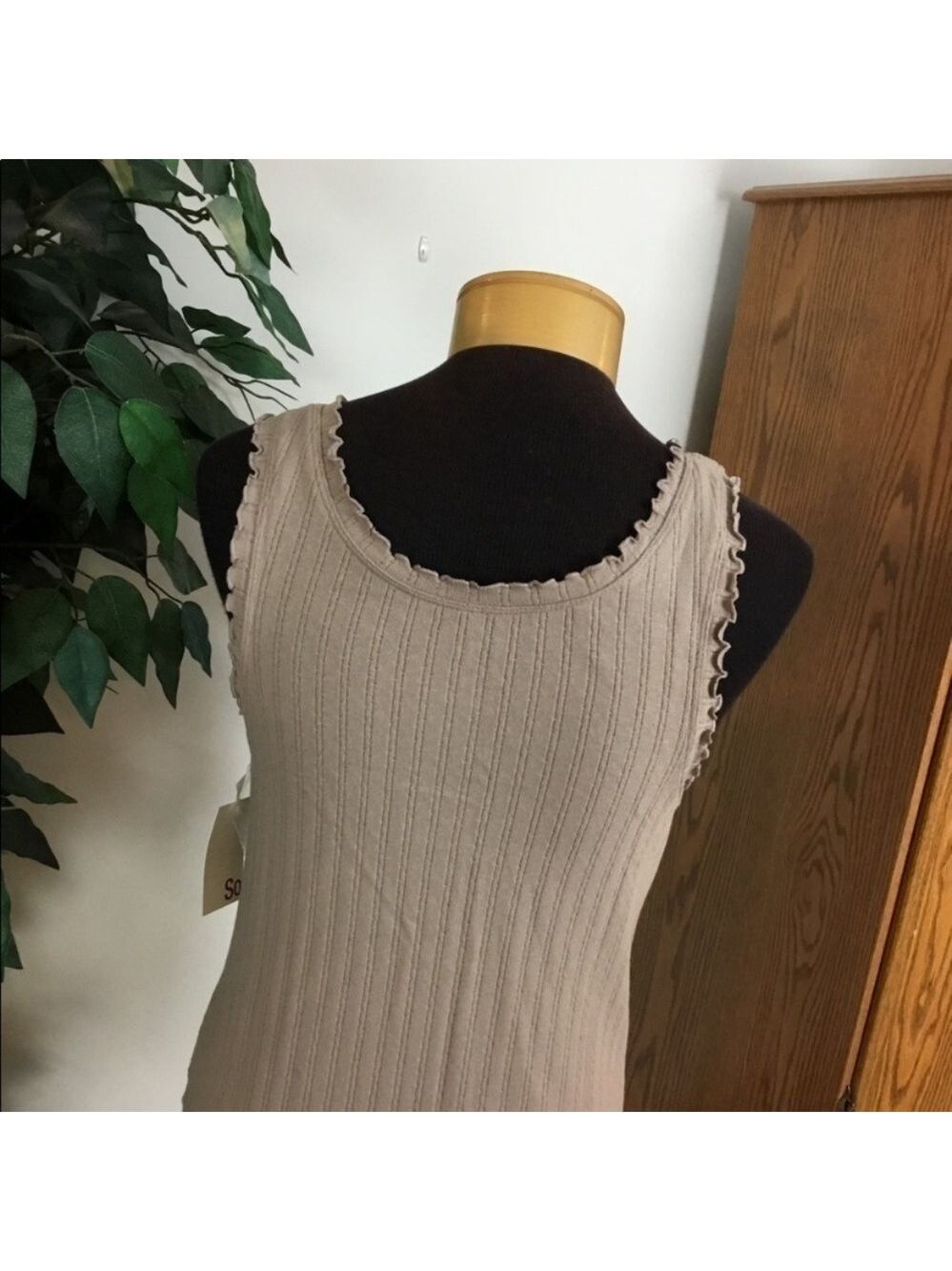 SO button down sleeveless tank Woman’s Junior’s size XL dark tan - Picture 6 of 13